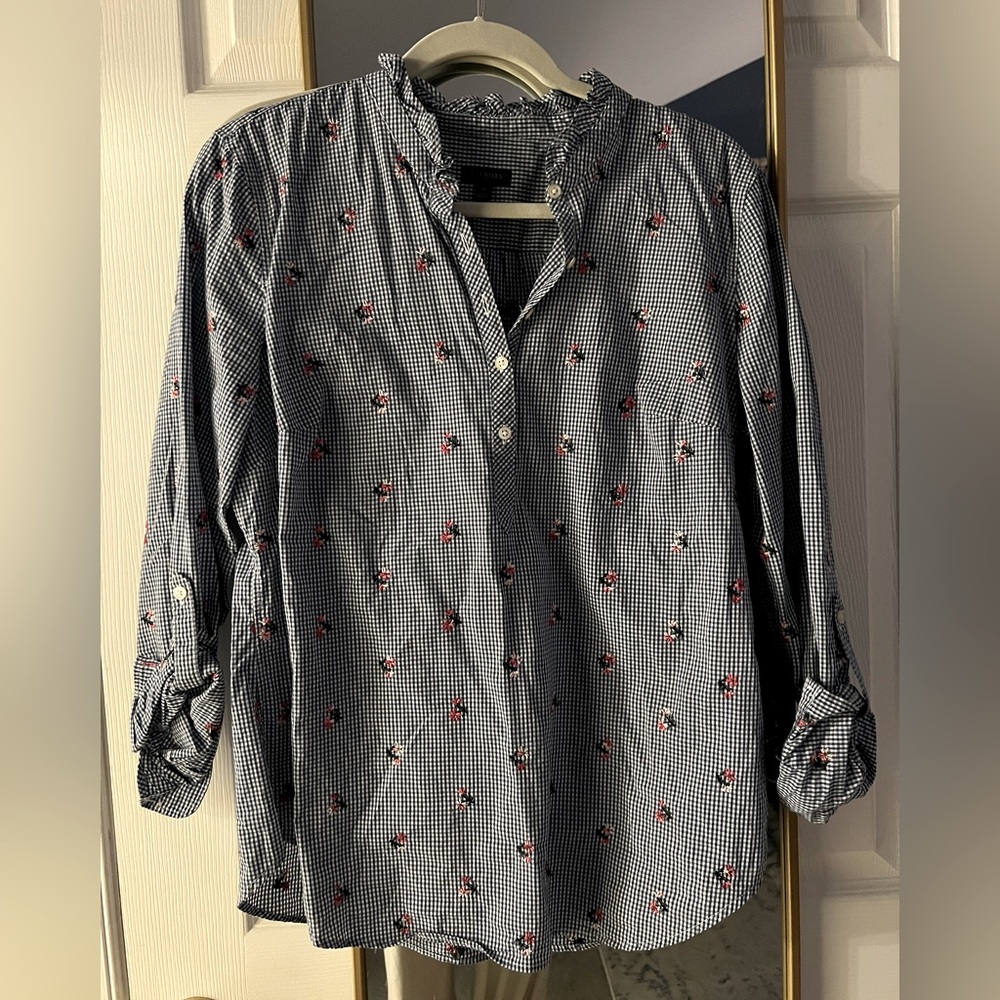 Talbots Size M blue & white with embroidered pink flowers pullover button shirt